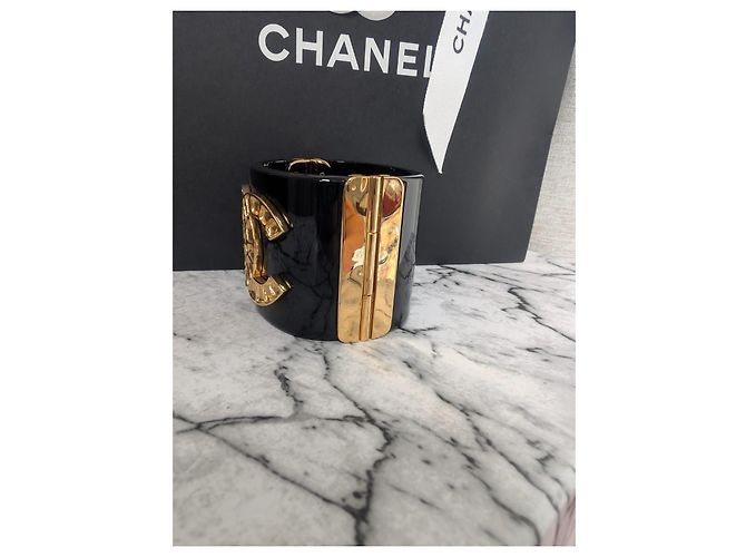 Bracciale Rigido Chanel Métiers d'Art Egitto in Resina Nera B19A Nero D'oro - vista 13