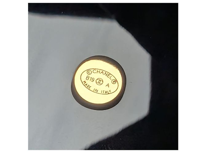 Bracciale Rigido Chanel Métiers d'Art Egitto in Resina Nera B19A Nero D'oro - vista 7