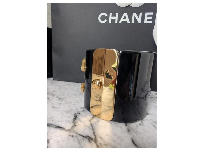 Bracciale Rigido Chanel Métiers d'Art Egitto in Resina Nera B19A Nero D'oro - vista 9