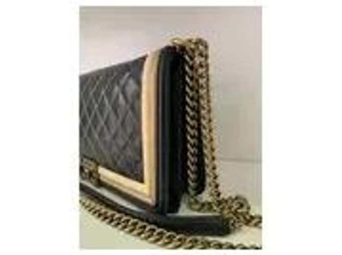 Borsa a tracolla Chanel Boy in pelle matelassé nera e oro Nero D'oro - vista 2