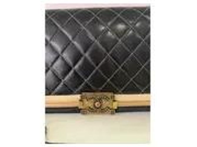 Borsa a tracolla Chanel Boy in pelle matelassé nera e oro Nero D'oro - vista 3