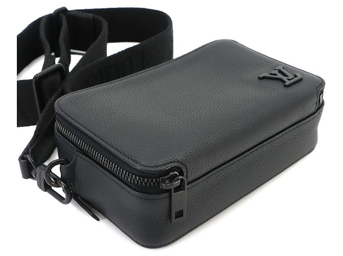 Cartera de hombro Louis Vuitton LV Aerogram Alpha Nero - vista 3