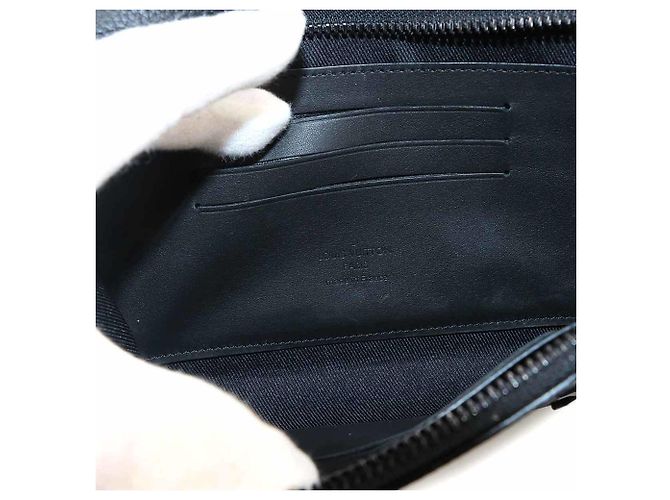Cartera de hombro Louis Vuitton LV Aerogram Alpha Nero - vista 6