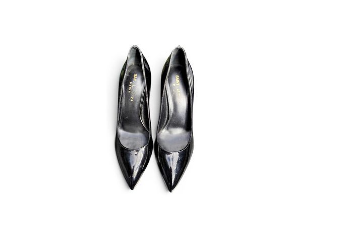 Saint Laurent Pumps aus schwarzem Lackleder - Ansicht 2