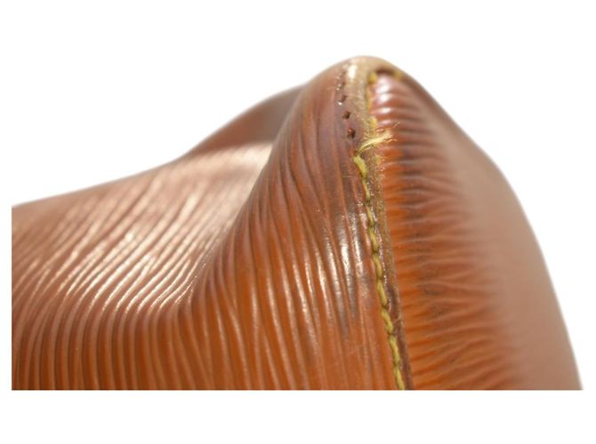 Louis Vuitton Petit Noé Cipango Gold Pelle Epi Marrone - vista 11