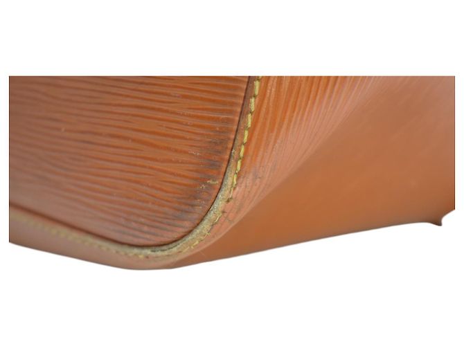 Louis Vuitton Petit Noé Cipango Gold Pelle Epi Marrone - vista 13