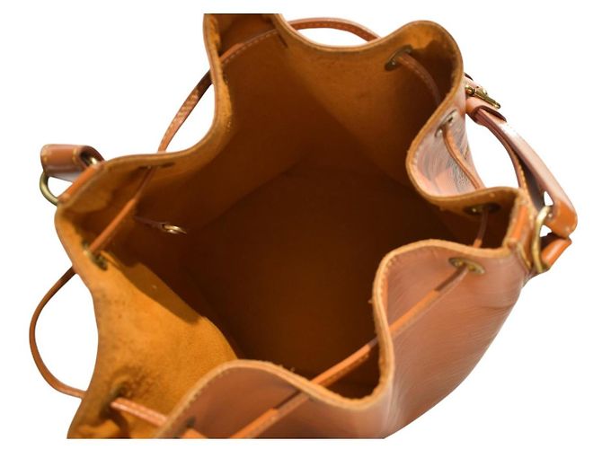 Louis Vuitton Petit Noé Cipango Gold Pelle Epi Marrone - vista 15