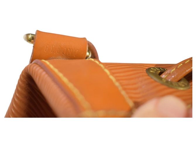 Louis Vuitton Petit Noé Cipango Gold Pelle Epi Marrone - vista 16