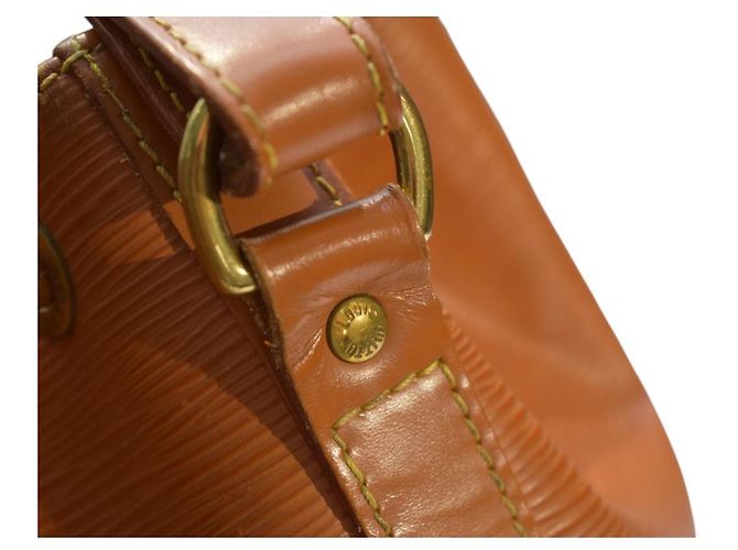 Louis Vuitton Petit Noé Cipango Gold Pelle Epi Marrone - vista 17