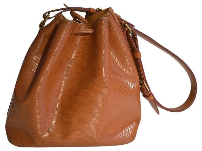 Louis Vuitton Petit Noé Cipango Gold Pelle Epi Marrone - vista 3
