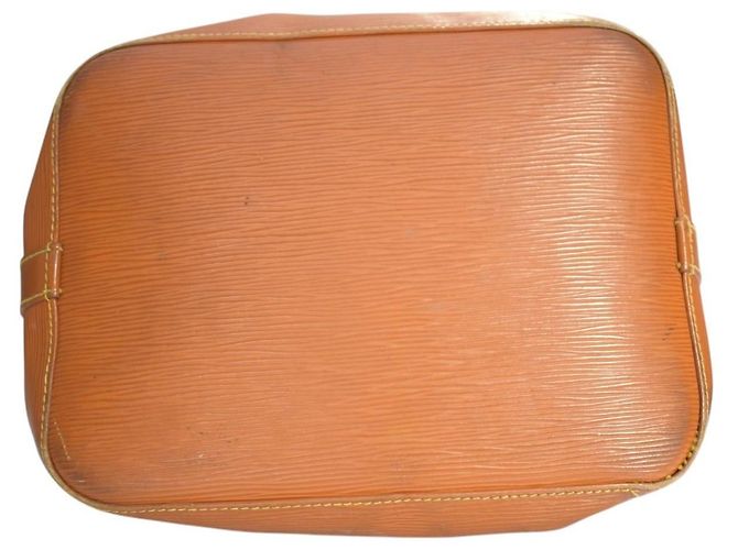 Louis Vuitton Petit Noé Cipango Gold Pelle Epi Marrone - vista 7