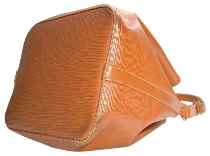 Louis Vuitton Petit Noé Cipango Gold Pelle Epi Marrone - vista 8