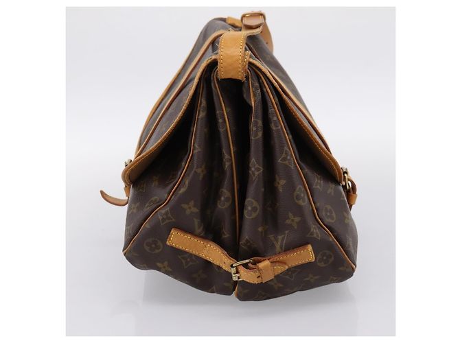 Louis Vuitton Saumur Monogram 35 Marrone - vista 3