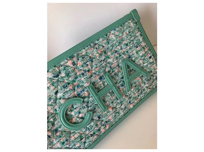 Pouch Chanel in tweed e pelle verde - vista 3