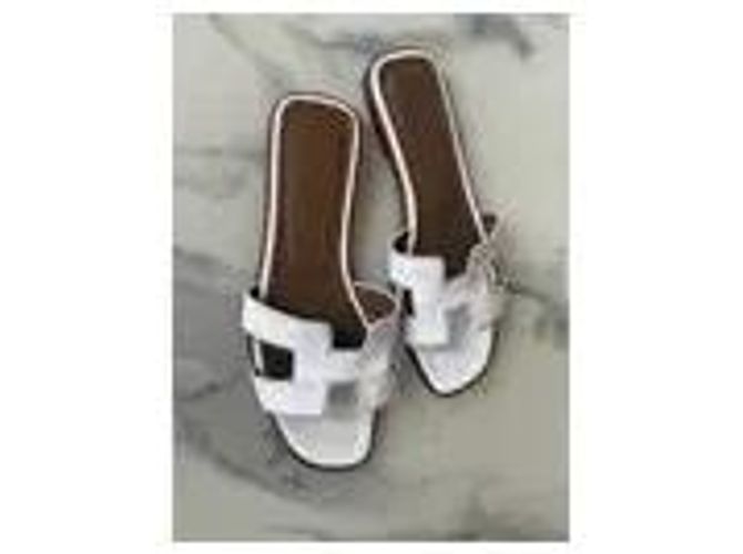 Oran Sandali in pelle bianca Hermès Bianco - vista 2