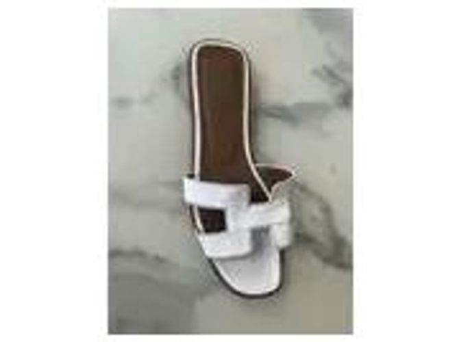 Oran Sandali in pelle bianca Hermès Bianco - vista 5