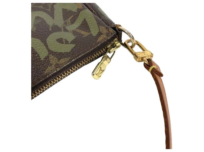 Louis Vuitton Monogram Graffiti Pochette Marrone Cachi - vista 10