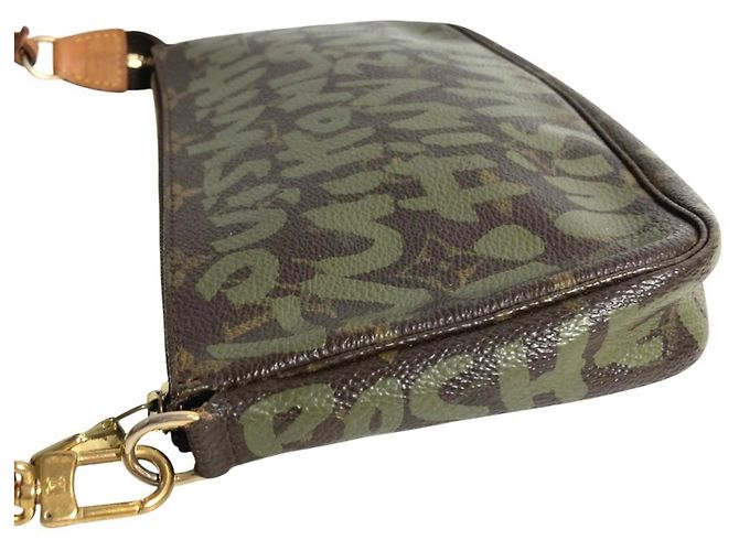 Louis Vuitton Monogram Graffiti Pochette Marrone Cachi - vista 3