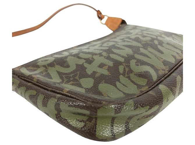 Louis Vuitton Monogram Graffiti Pochette Marrone Cachi - vista 4