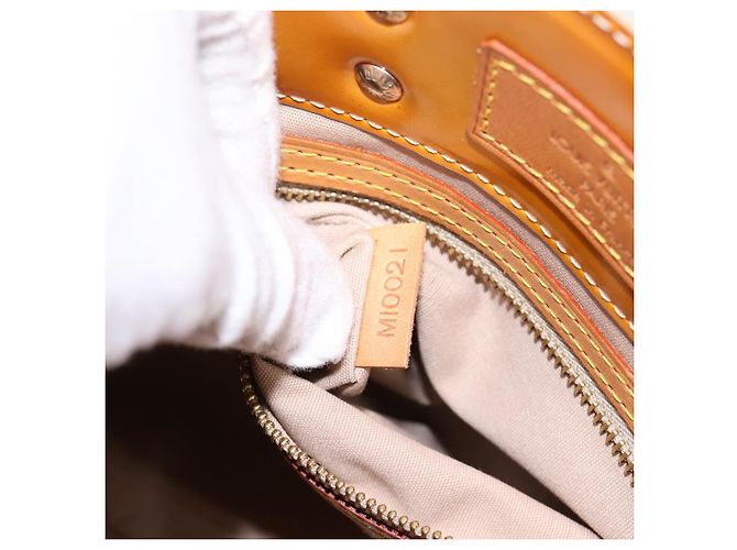 Borsa a mano LOUIS VUITTON Monogram Vernis Reade PM Beige M91144 LV Auth 196860 - vista 12