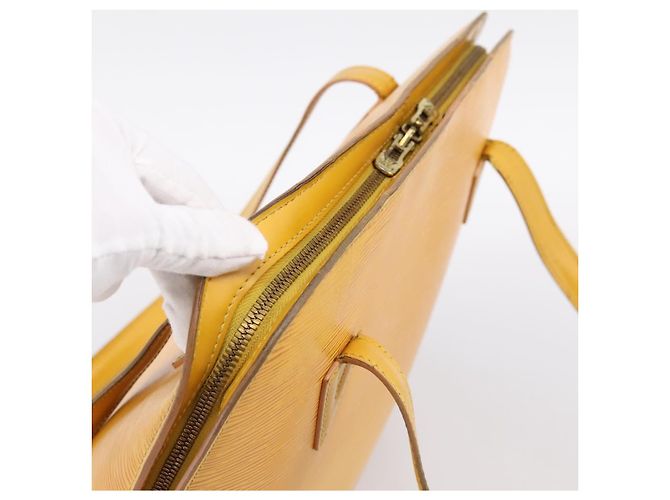 LOUIS VUITTON Borsa a tracolla Epi Lussac Yellow M52289 LV Auth 200272 Giallo - vista 6
