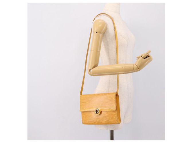 LOUIS VUITTON Epi Pochette Arche Shoulder Bag Yellow M52579 LV Auth 199007 Giallo - vista 23