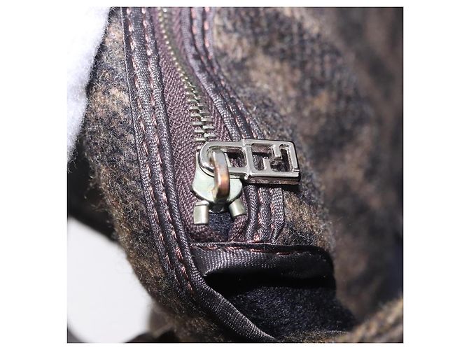 Borsa a tracolla FENDI Zucca Canvas Mamma Baguette Lana Brown Black Auth BA15090V Marrone Nero - vista 24