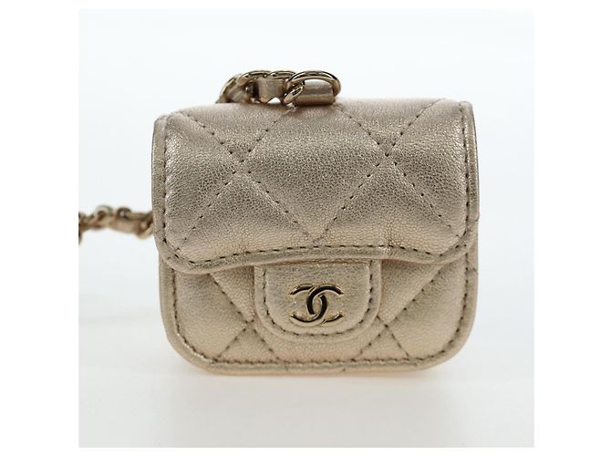 CHANEL Matelassé AirPods-Case & Münzbeutel aus Lammleder Gold CC Auth 196880M - Ansicht 19