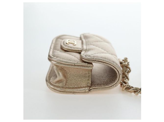 CHANEL Matelassé AirPods-Case & Münzbeutel aus Lammleder Gold CC Auth 196880M - Ansicht 21