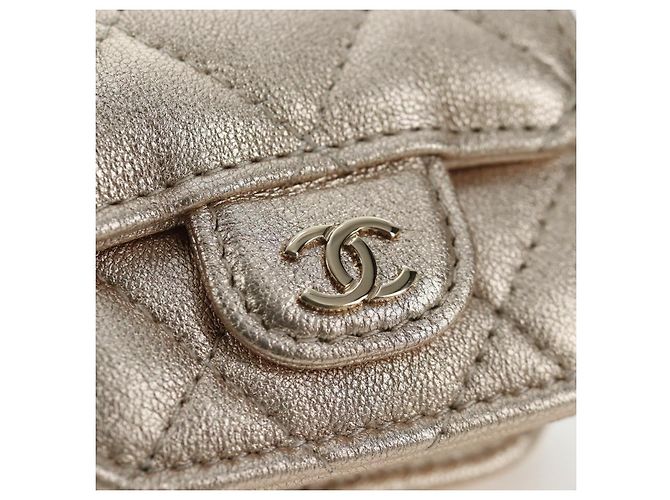 CHANEL Matelassé AirPods-Case & Münzbeutel aus Lammleder Gold CC Auth 196880M - Ansicht 25