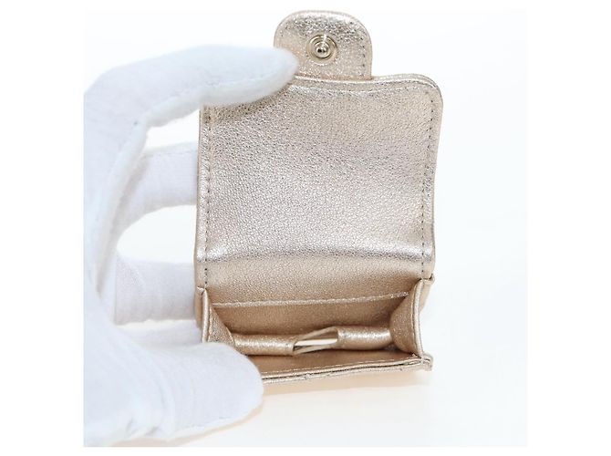 CHANEL Matelassé AirPods-Case & Münzbeutel aus Lammleder Gold CC Auth 196880M - Ansicht 26