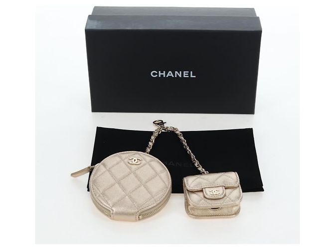 CHANEL Matelassé AirPods-Case & Münzbeutel aus Lammleder Gold CC Auth 196880M - Ansicht 31