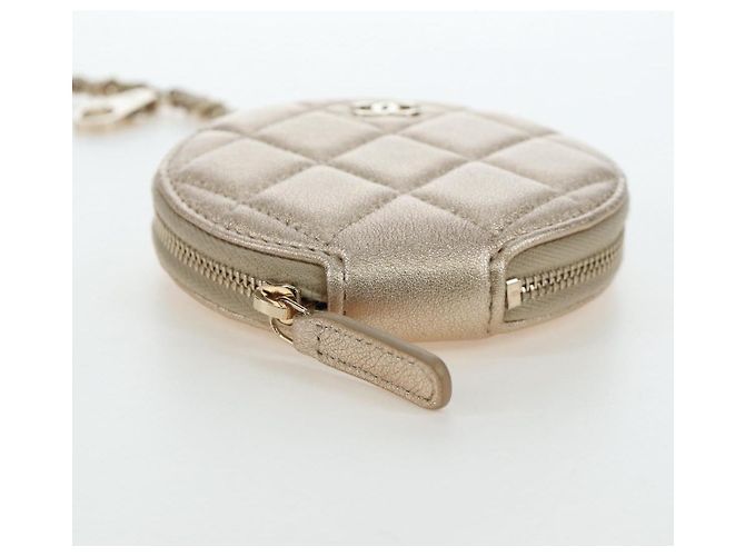 CHANEL Matelassé AirPods-Case & Münzbeutel aus Lammleder Gold CC Auth 196880M - Ansicht 7