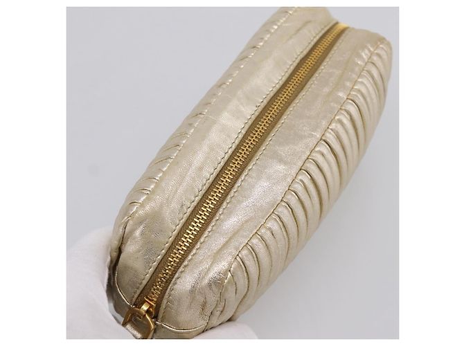Borsa a pochette Miu Miu Matelassé in pelle oro autentica 196981A D'oro - vista 6