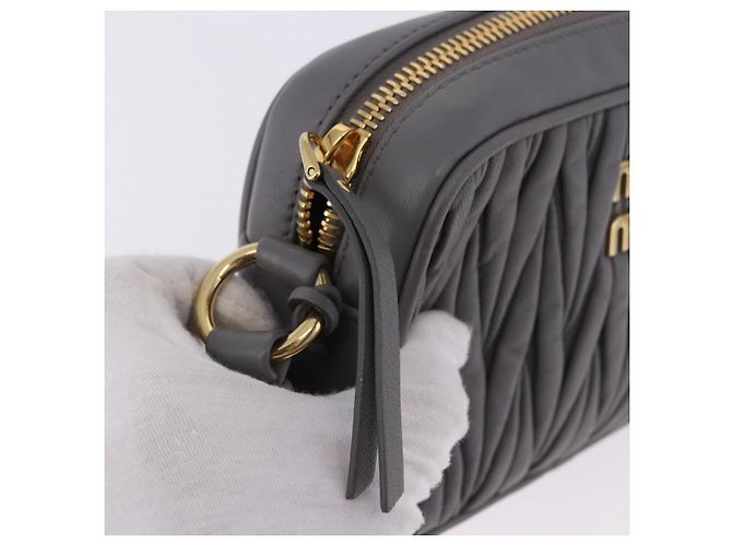 Borsa a tracolla Miu Miu Matelassé in pelle grigia oro Auth 200246V Marrone D'oro - vista 10