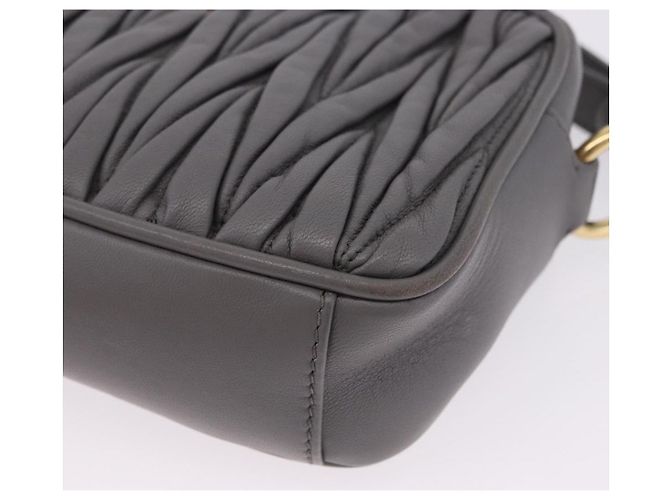 Borsa a tracolla Miu Miu Matelassé in pelle grigia oro Auth 200246V Marrone D'oro - vista 14
