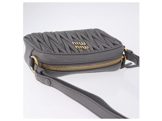 Borsa a tracolla Miu Miu Matelassé in pelle grigia oro Auth 200246V Marrone D'oro - vista 6