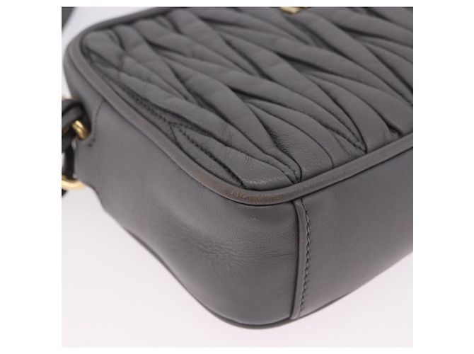 Borsa a tracolla Miu Miu Matelassé in pelle grigia oro Auth 200246V Marrone D'oro - vista 9