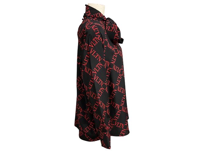Valentino Garavani Blusa de seda Valentino Black / Red Logo Print Negro - vista 2