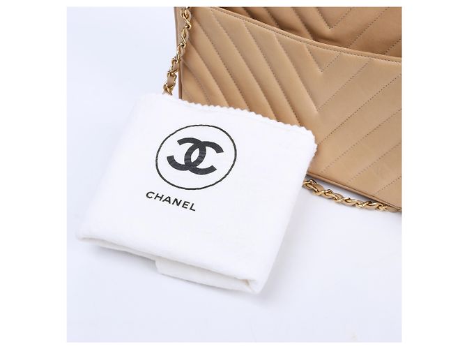 Timeless Borsa a tracolla con catena in pelle Chevron Chanel in Beige - vista 11