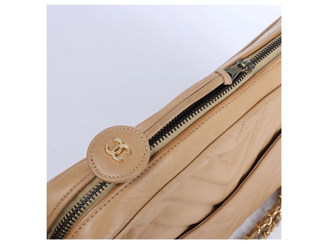 Timeless Borsa a tracolla con catena in pelle Chevron Chanel in Beige - vista 2