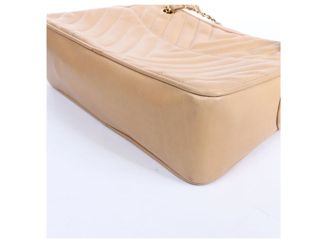 Timeless Borsa a tracolla con catena in pelle Chevron Chanel in Beige - vista 6