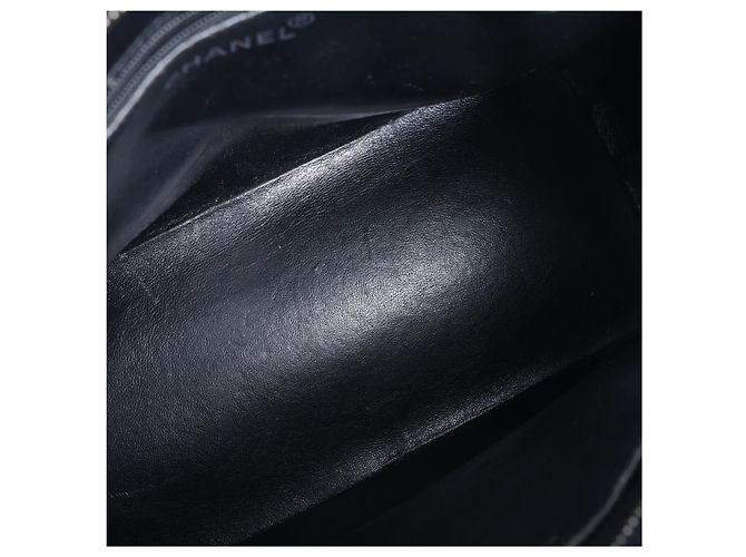 Borsa a tracolla Chanel Re-Release in pelle caviar nera 6665730 Nero - vista 12