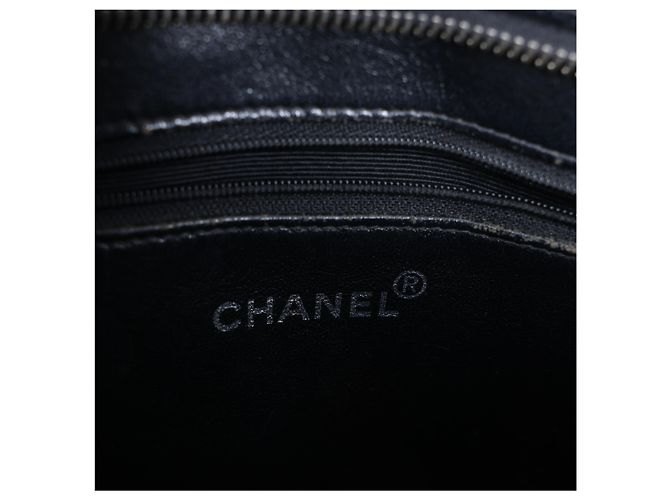 Borsa a tracolla Chanel Re-Release in pelle caviar nera 6665730 Nero - vista 13