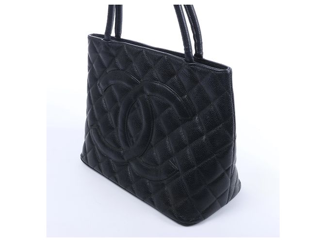Borsa a tracolla Chanel Re-Release in pelle caviar nera 6665730 Nero - vista 2