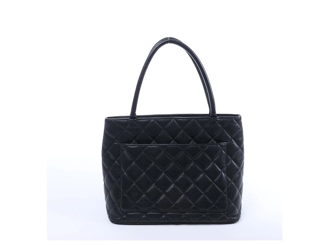 Borsa a tracolla Chanel Re-Release in pelle caviar nera 6665730 Nero - vista 3