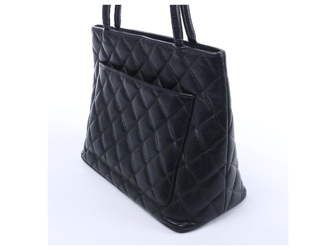 Borsa a tracolla Chanel Re-Release in pelle caviar nera 6665730 Nero - vista 4