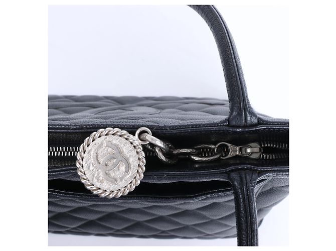 Borsa a tracolla Chanel Re-Release in pelle caviar nera 6665730 Nero - vista 6