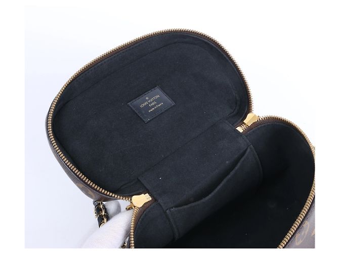 Borsa a tracolla Louis Vuitton Vanity NV PM Monogram Reverse in marrone M45165 - vista 10