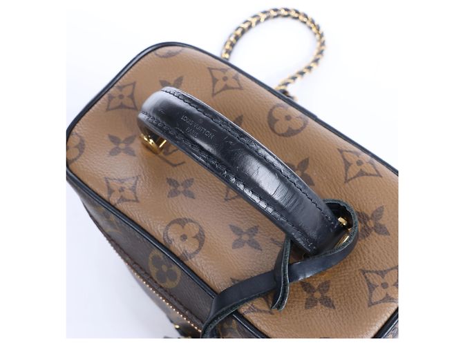 Borsa a tracolla Louis Vuitton Vanity NV PM Monogram Reverse in marrone M45165 - vista 5
